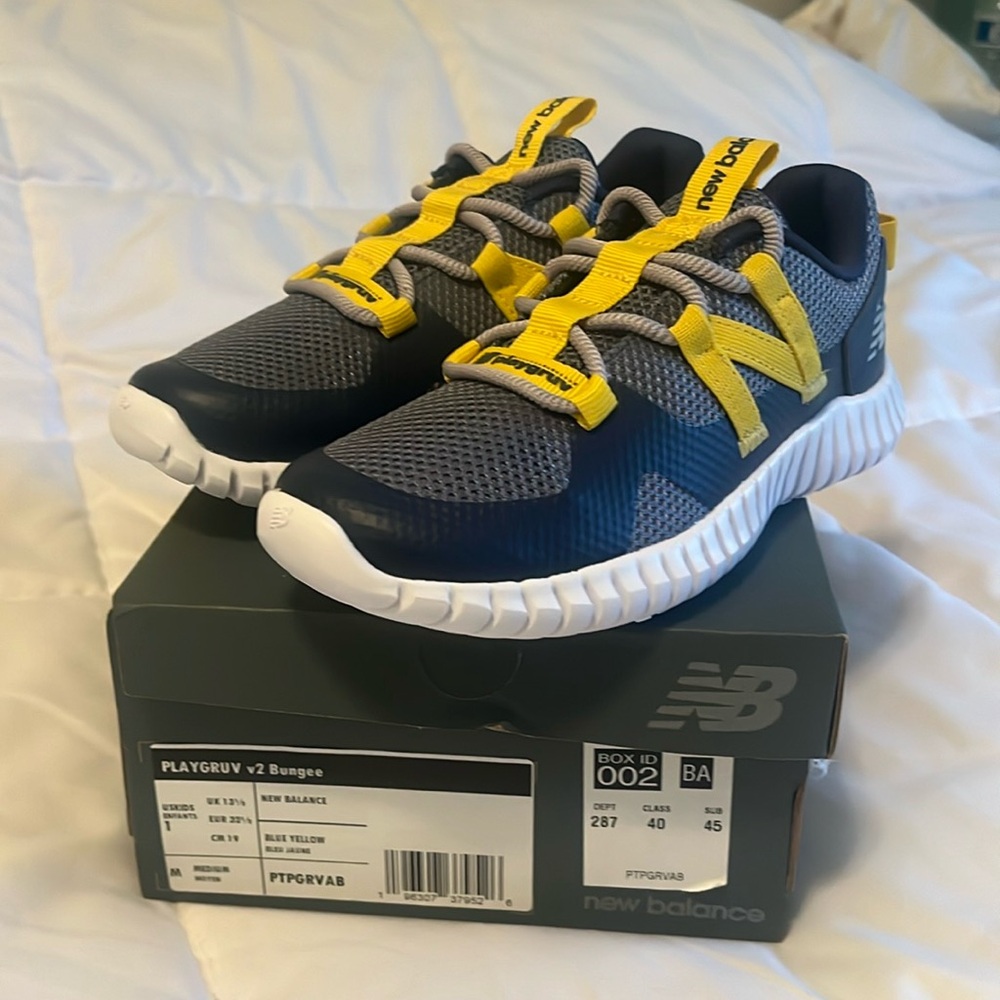 New Balance Playgruv v2 bungee boys shoes youth size 1. New in box.